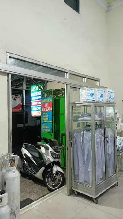 Stok alat medis lengkap