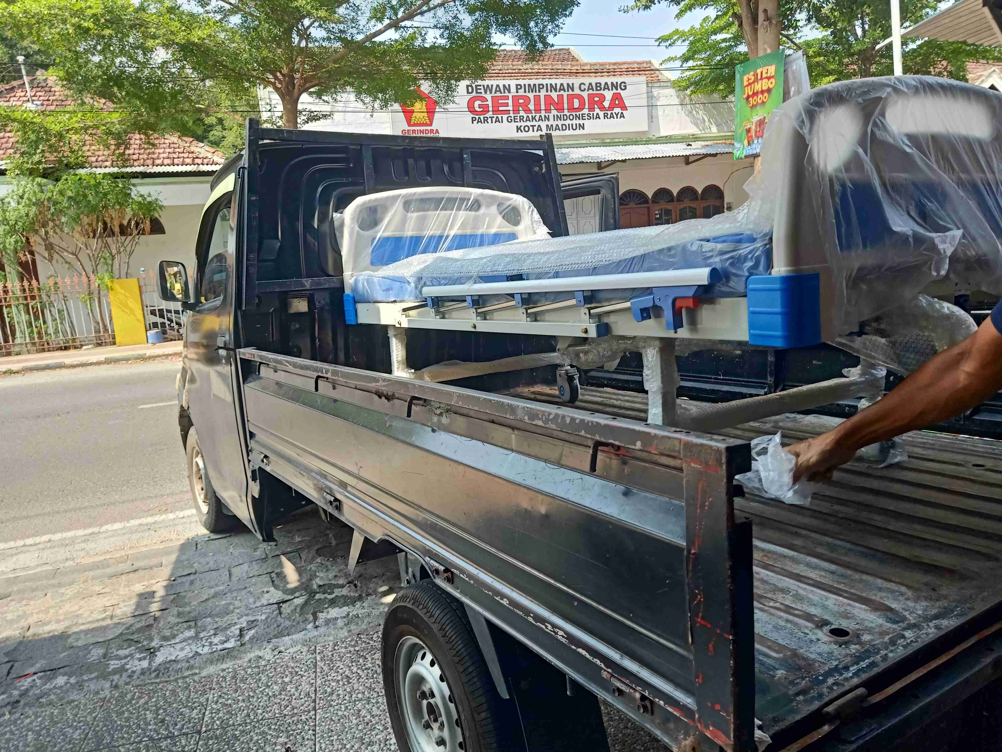 Perlengkapan medis lengkap